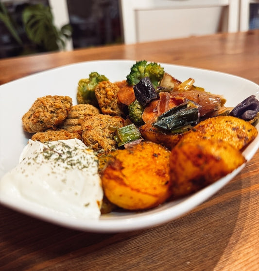 gebratene Rosmarinkartoffeln mit Pfanngemüse und Falafel