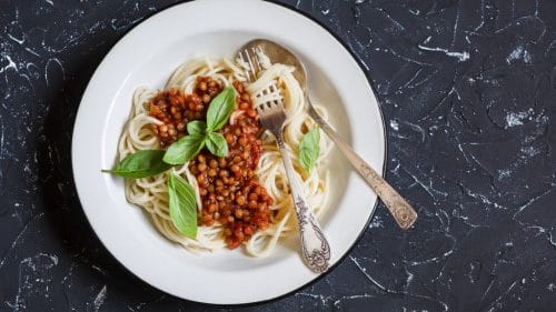 Spaghetti mit veganer Bolognese aus roten Linsen