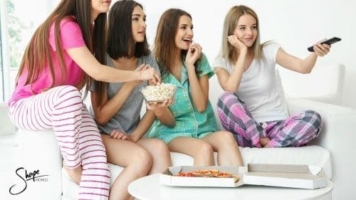 Die gesündesten Knabber-Snacks für Deinen TV-Abend